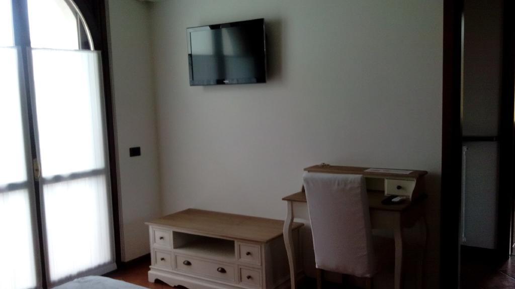 Crespi House Bed & Breakfast Парабиаго Стая снимка